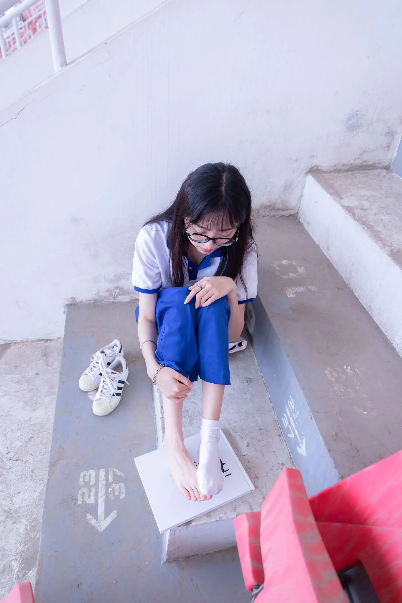 [BoBoSocks袜啵啵]NO.002 稚予-校服、贝壳头、白棉袜、裸足 [139P]插图2